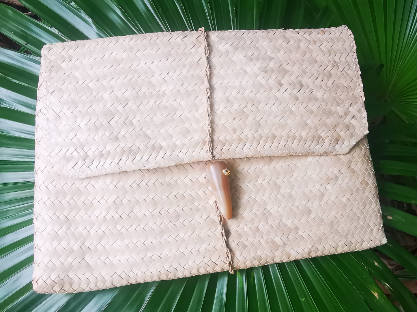 BAG POCKET PALM LEAF HOME MADE 30 x 22 cm COW HORN BLACK & NATURAL COLOR FAFUCOLLECTION