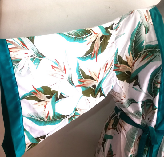 HAWAI 1 KIMONO  PRENIUM QUALITY SILK LACE & BELT  ONE SIZE WHITE/GREEN